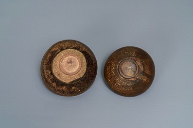 Deux bols en gr&egrave;s porcelaineux de type jianyao &agrave; &eacute;mail 'fourrure de li&egrave;vre' et brun, Song