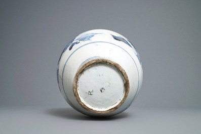 A large Japanese blue and white Arita bottle vase, Edo, 17th C.