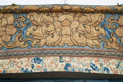 A Chinese gold-thread embroidered silk dragon wall tapestry, 19th C.