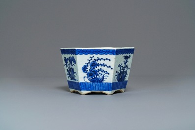 Five various Chinese jardini&egrave;res and four plates, 19/20th C.