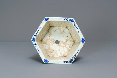 Five various Chinese jardini&egrave;res and four plates, 19/20th C.