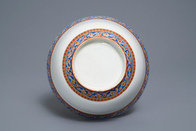 A Chinese Thai market Bencharong bowl, 19th C.