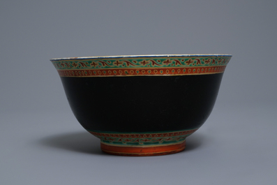 A Chinese Thai market Bencharong bowl, 19th C.