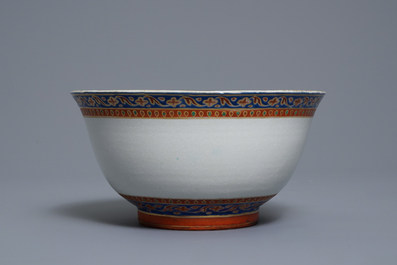 A Chinese Thai market Bencharong bowl, 19th C.