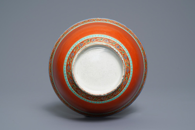 A Chinese Thai market Bencharong bowl, 19th C.