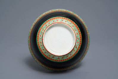A Chinese Thai market Bencharong bowl, 19th C.
