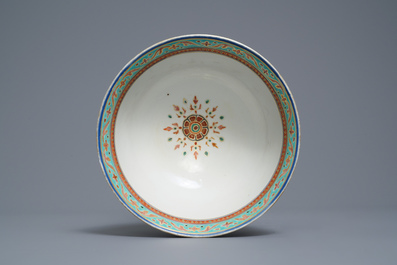 A Chinese Thai market Bencharong bowl, 19th C.