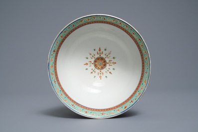 A Chinese Thai market Bencharong bowl, 19th C.