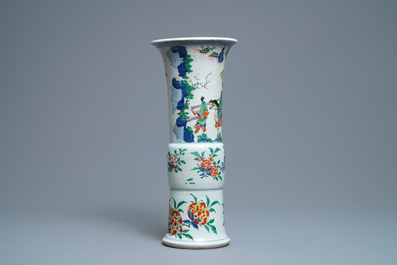 Un vase de forme gu en porcelaine de Chine wucai, Shunzhi