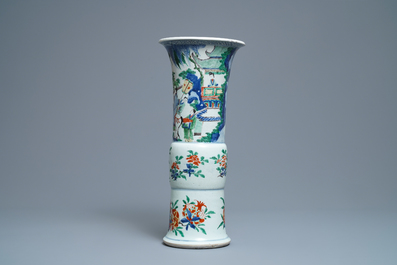 Un vase de forme gu en porcelaine de Chine wucai, Shunzhi