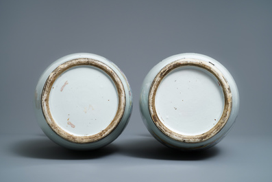 A pair of Chinese famille rose vases, 19/20th C.