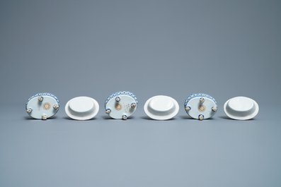 Trois salerons en porcelaine de Chine en bleu et blanc, Qianlong