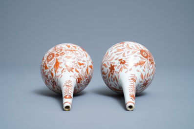 Een paar Chinese ijzerrode en vergulde sprenkelaars voor de Islamitische markt, Kangxi
