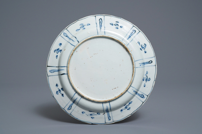 Une coupe en porcelaine de Chine &agrave; d&eacute;cor d'une aigrette, Wanli