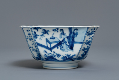 Een Chinese blauw-witte vierkante kom, Chenghua merk, Kangxi