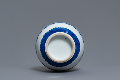 Een Chinese blauw-witte flesvormige vaas, Kangxi