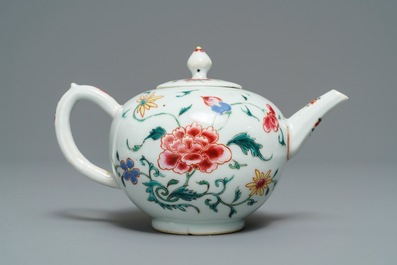 Un service &agrave; th&eacute; en porcelaine de Chine famille rose, Qianlong