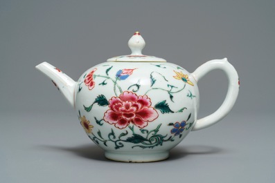 Un service &agrave; th&eacute; en porcelaine de Chine famille rose, Qianlong