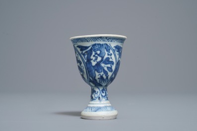 Ten Chinese blue and white cups, a stem cup and a bowl, Hatcher and Vung Tao shipwrecks, Transitional period and Kangxi