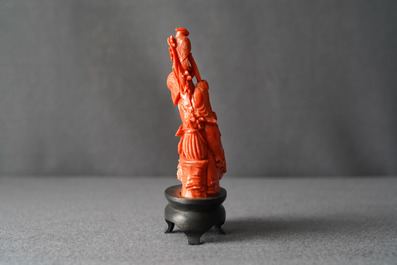A Chinese carved red coral group of a boy with a parrot, 19/20th C.