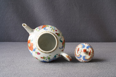 Une th&eacute;i&egrave;re couverte en porcelaine de Chine famille rose &agrave; d&eacute;cor 'Pompadour', Qianlong