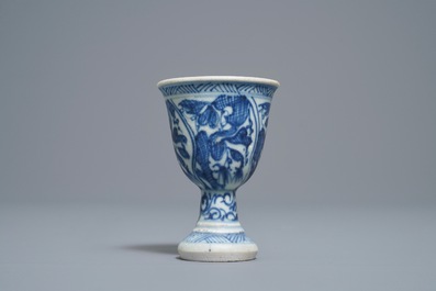 Ten Chinese blue and white cups, a stem cup and a bowl, Hatcher and Vung Tao shipwrecks, Transitional period and Kangxi