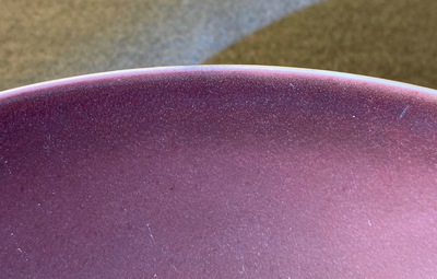 Een Chinees monochroom rood bord, Jiaqing merk en periode