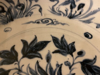 A Vietnamese blue and white 'lotus' dish, 15th C.