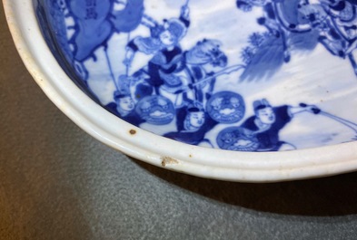 A Chinese blue and white Vietnamese market 'Bleu de Hue' oval serving dish, 19th C.