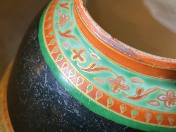 A Chinese Thai market Bencharong bowl, 19th C.