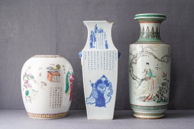 Drie Chinese blauw-witte en famille rose vazen, 19e eeuw