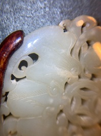 Deux pi&egrave;ces en jade c&eacute;ladon p&acirc;le sculpt&eacute;, Chine, Qing