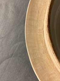Un vase couvert en porcelaine de Chine en bleu et blanc, Kangxi