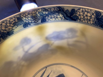 Un bol en porcelaine de Chine en bleu et blanc d&eacute;cor de h&eacute;rons, marque Fu, Kangxi