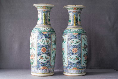 Une paire de vases en porcelaine de Chine famille rose, 19&egrave;me