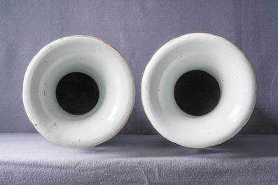 Une paire de vases en porcelaine de Chine famille rose, 19&egrave;me