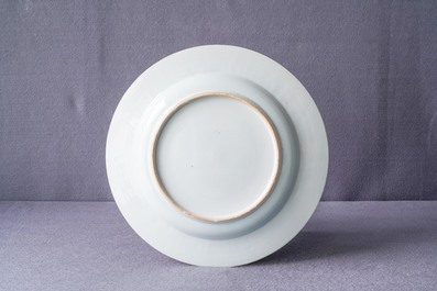 Un plat en porcelaine de Chine verte-Imari pour le march&eacute; portugais aux armes d'Ataide, vers 1720