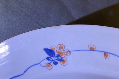 Un plat en porcelaine de Chine doucai &agrave; d&eacute;cor de deux cerfs, Kangxi