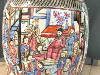 Une paire de grands vases en porcelaine de Chine famille rose, 19&egrave;me