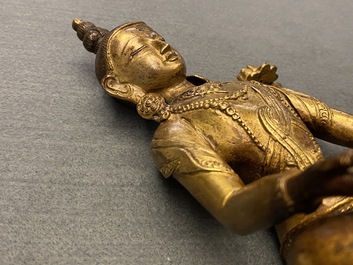 Deux mod&egrave;les de Tara en bronze dor&eacute;, Tibet ou Mongolie, 17/18&egrave;me