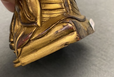 Une figure d'un Lama en bronze dor&eacute;, Sino-Tibet, 19&egrave;me