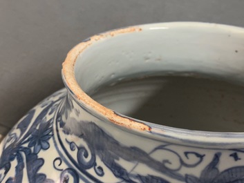 A Chinese blue and white vase and cover with figural design, Wanli