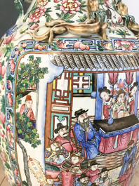 Une paire de grands vases en porcelaine de Chine famille rose, 19&egrave;me