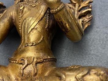Deux mod&egrave;les de Tara en bronze dor&eacute;, Tibet ou Mongolie, 17/18&egrave;me