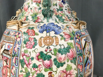 Une paire de grands vases en porcelaine de Chine famille rose, 19&egrave;me