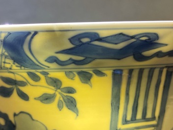 Un bol de type klapmuts en porcelaine de Chine en bleu et blanc, marque et &eacute;poque de Kangxi