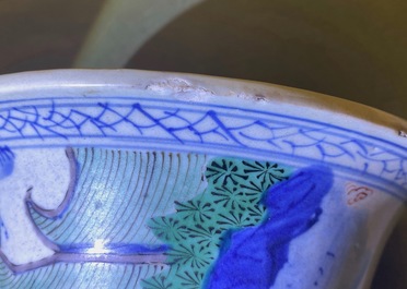Un vase de forme gu en porcelaine de Chine wucai, Shunzhi