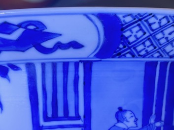 Un bol de type klapmuts en porcelaine de Chine en bleu et blanc, marque et &eacute;poque de Kangxi