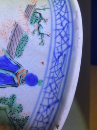 Un vase de forme gu en porcelaine de Chine wucai, Shunzhi