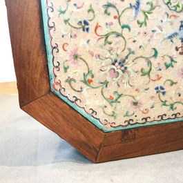 A Chinese huali wooden stand with famille rose plaque, Jiaqing